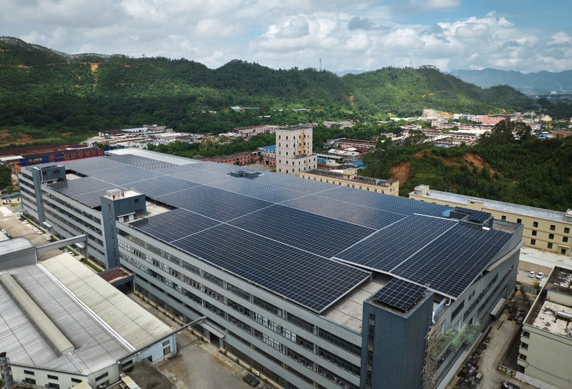 新加坡能源集团为凌霄泵业绿色制造战略赋能广东阳春首个BIPV项目顺利并网- 新加坡能源集团